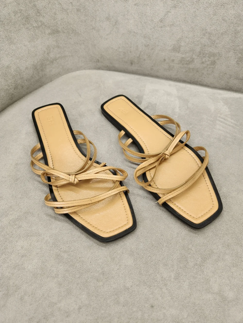 Zara Sandals Women's 8.5 Tan Leather Strappy Slides Square Toe Bow Dainty Glossy - Picture 2 of 10